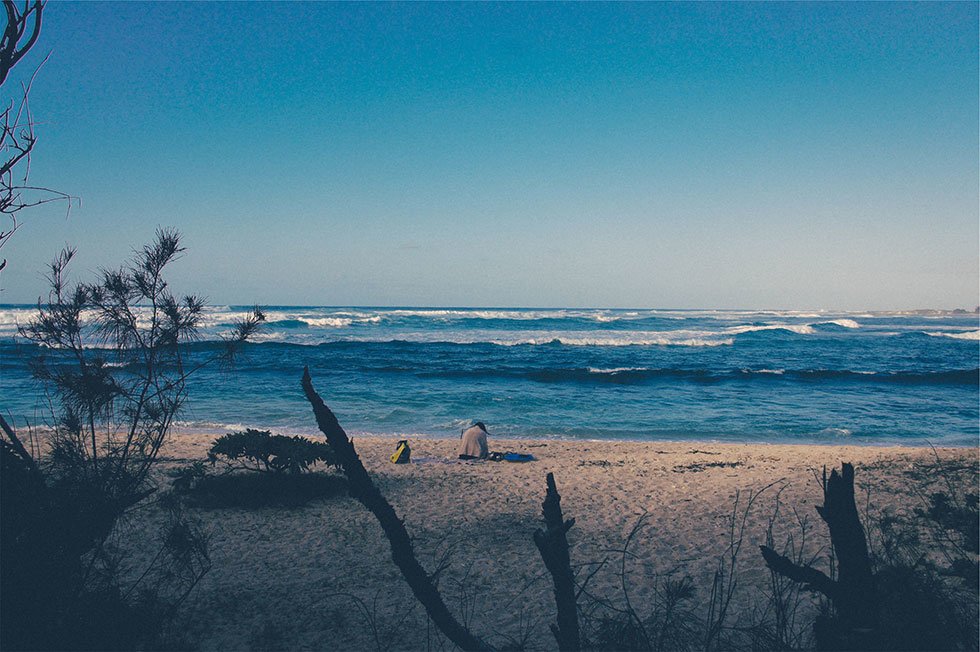 ondas em praia calma