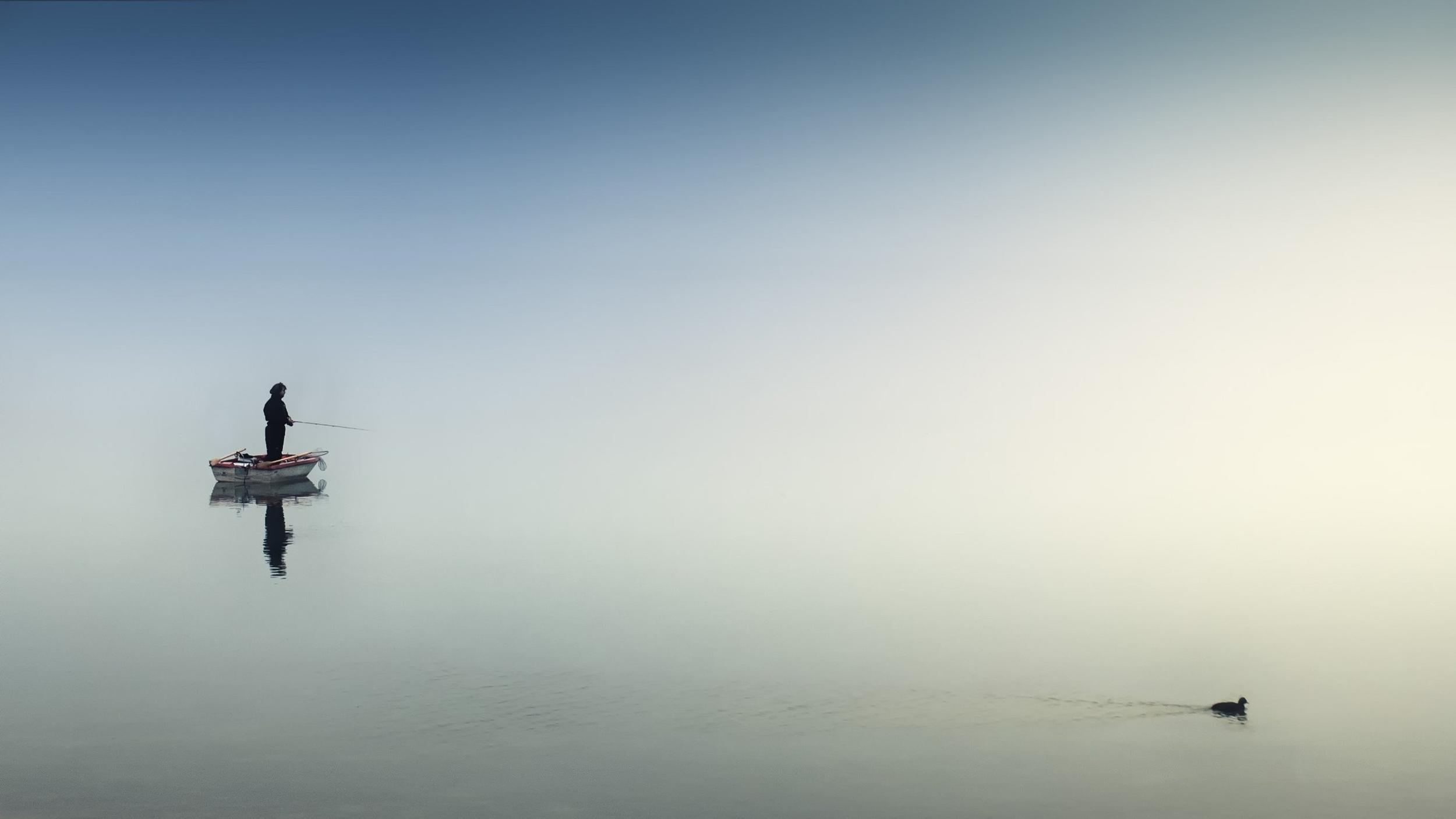 pescador em barco